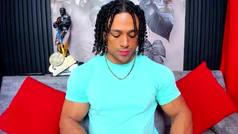 Snapshot of mike_estevess chatting on 10.13.25 online show from 10.13.25