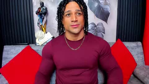 Snapshot of mike_estevess chatting on 10.18.25 online show from 10.18.25