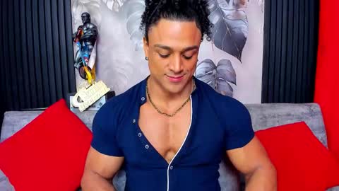 Snapshot of mike_estevess chatting on 10.21.25 online show from 10.21.25