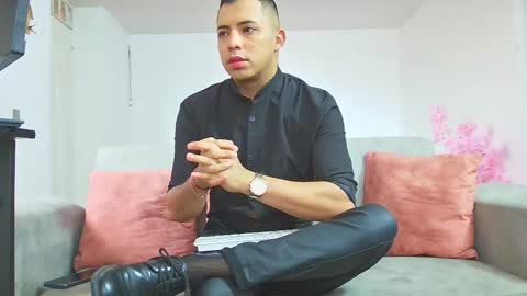 Snapshot of mike_fetish_ chatting on 02.17.26 Im Mike online show from 02.17.26