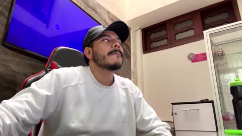 Snapshot of mike_flirt chatting on 12.29.24 mike online show from 12.29.24