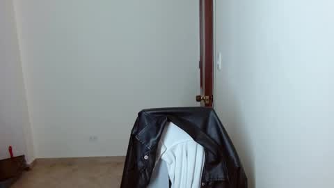 mike_smith03 online show from 04.21.26