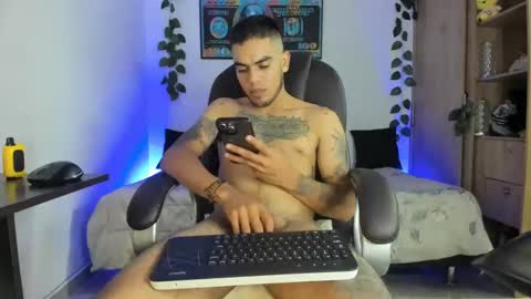 mikee_scooth online show from 02.21.25