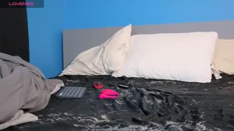 Snapshot of mikehawk1589 chatting on 10.14.25 mikehawk1589 online show from 10.14.25