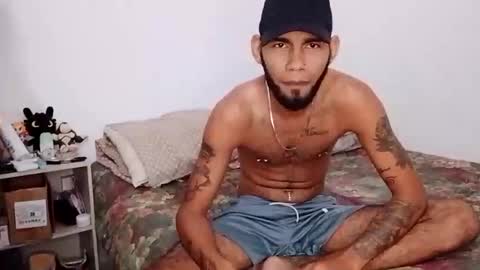 Snapshot of mikeking_leandroking chatting on 10.22.25 mikeking_leandroking online show from 10.22.25