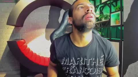 Snapshot of mikepark_ chatting on 09.25.25 MIKE PARK online show from 09.25.25