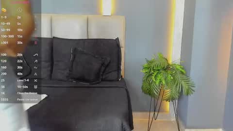 Snapshot of mikepark_ chatting on 09.30.25 MIKE PARK online show from 09.30.25