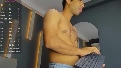 Snapshot of mikepark_ chatting on 10.02.25 MIKE PARK online show from 10.02.25