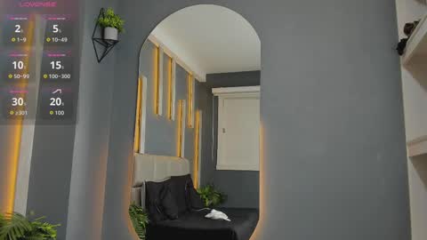 Snapshot of mikepark_ chatting on 10.04.25 MIKE PARK online show from 10.04.25