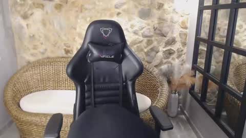 Snapshot of mikepark_ chatting on 10.08.25 MIKE PARK online show from 10.08.25