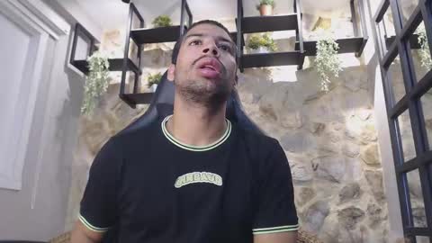 Snapshot of mikepark_ chatting on 10.10.25 MIKE PARK online show from 10.10.25