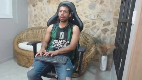 Snapshot of mikepark_ chatting on 10.12.25 MIKE PARK online show from 10.12.25