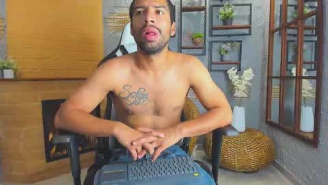 Snapshot of mikepark_ chatting on 10.18.25 MIKE PARK online show from 10.18.25