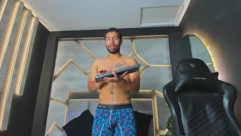 Snapshot of mikepark_ chatting on 10.20.25 MIKE PARK online show from 10.20.25