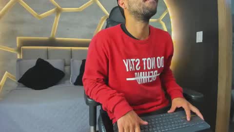 Snapshot of mikepark_ chatting on 10.21.25 MIKE PARK online show from 10.21.25