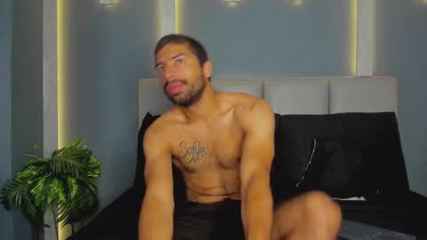 Snapshot of mikepark_ chatting on 10.26.25 MIKE PARK online show from 10.26.25