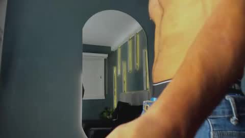 Snapshot of mikepark_ chatting on 10.29.25 MIKE PARK online show from 10.29.25