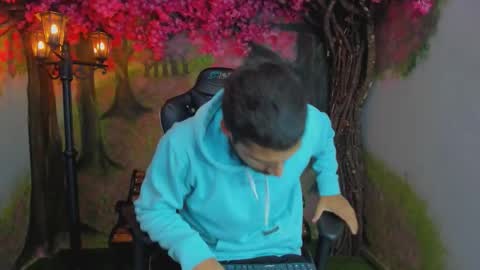 Snapshot of mikepark_ chatting on 11.06.25 MIKE PARK online show from 11.06.25