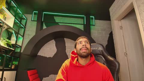 Snapshot of mikepark_ chatting on 11.07.25 MIKE PARK online show from 11.07.25