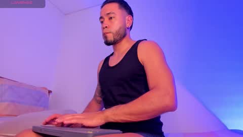 Snapshot of mikesantoss1 chatting on 11.18.25 Mike online show from 11.18.25