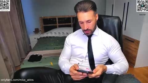 Snapshot of mikestrip chatting on 10.20.25 Mike online show from 10.20.25