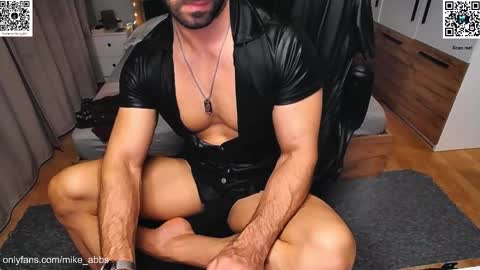 Snapshot of mikestrip chatting on 11.03.25 Mike online show from 11.03.25