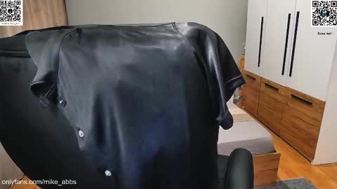 Snapshot of mikestrip chatting on 11.14.25 Mike online show from 11.14.25