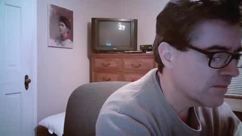 Snapshot of mikewulds chatting on 12.29.24 Mike online show from 12.29.24