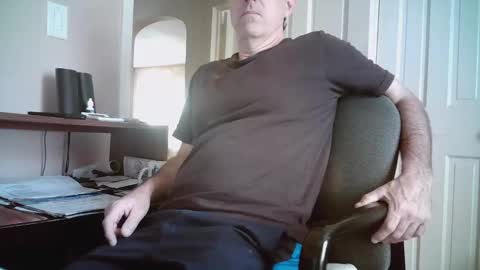 Snapshot of mikewulds chatting on 09.27.25 Mike online show from 09.27.25