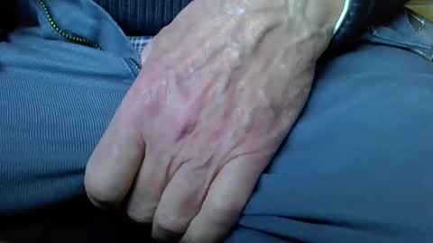 Snapshot of mikeybed chatting on 12.05.24 mikeybed online show from 12.05.24