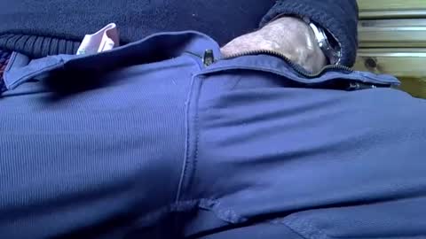 Snapshot of mikeybed chatting on 12.10.24 mikeybed online show from 12.10.24