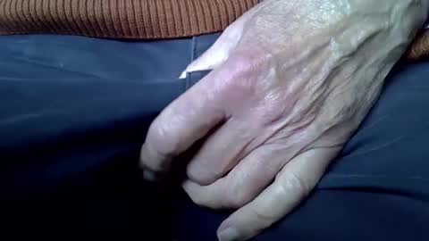 Snapshot of mikeybed chatting on 02.11.25 mikeybed online show from 02.11.25