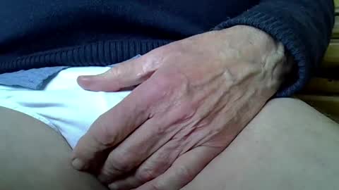 Snapshot of mikeybed chatting on 02.18.25 mikeybed online show from 02.18.25