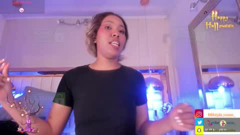 Snapshot of mikeyla_russo_ chatting on 10.22.25 Mikeyla online show from 10.22.25