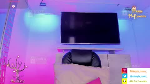 Snapshot of mikeyla_russo_ chatting on 10.29.25 Mikeyla online show from 10.29.25