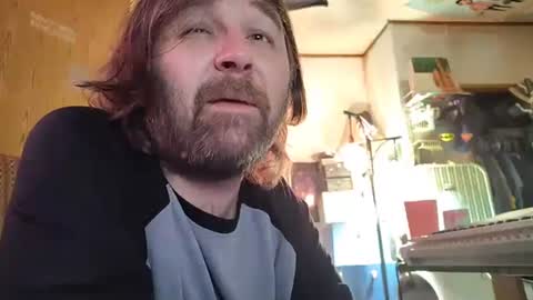 Snapshot of mikeylikesit38 chatting on 01.04.25 Mikey online show from 01.04.25