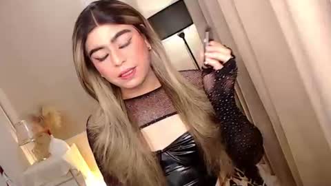 Snapshot of mikha_sensual chatting on 10.21.25 Theresa Luna online show from 10.21.25