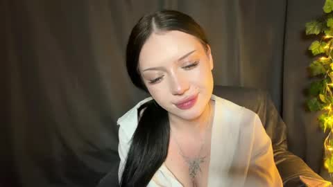 Snapshot of mikiklippel chatting on 05.31.26 Mia online show from 05.31.26