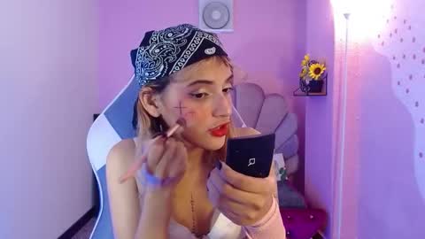 Mikka 3 online show from 10.17.25