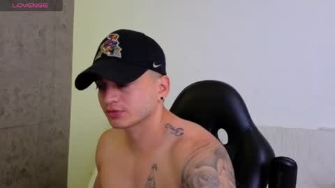 Snapshot of mikke_love chatting on 04.29.26 MIKKE online show from 04.29.26