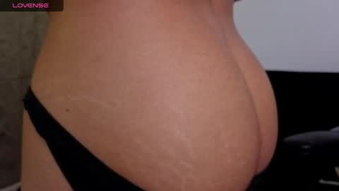 Snapshot of mikke_love chatting on 05.02.26 MIKKE online show from 05.02.26