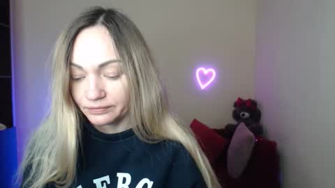 Snapshot of mikkey_mouse8 chatting on 02.12.26 Adalina online show from 02.12.26