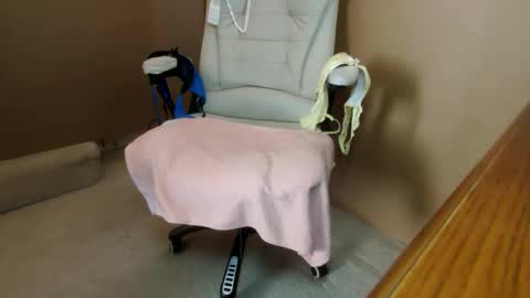 Snapshot of mikky36b chatting on 03.09.25 Michael online show from 03.09.25