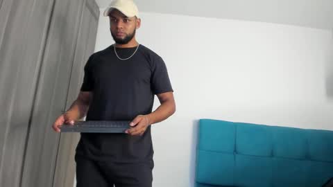 Snapshot of miky_xxx chatting on 10.06.25 Miky online show from 10.06.25