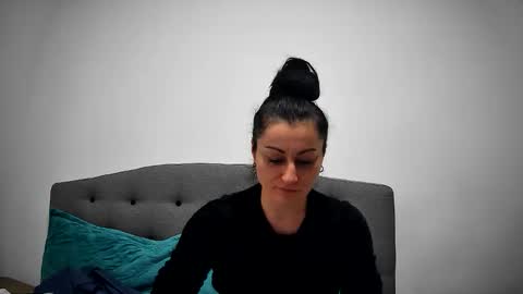 Snapshot of mikyloveu chatting on 10.15.25 Mikyloveu online show from 10.15.25