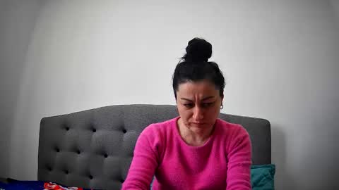 Mikyloveu online show from 04.16.26