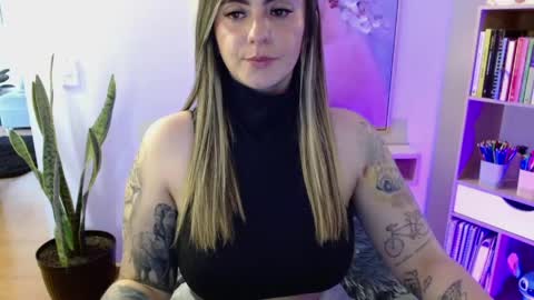 Snapshot of mila23_ chatting on 05.29.26 Camila online show from 05.29.26