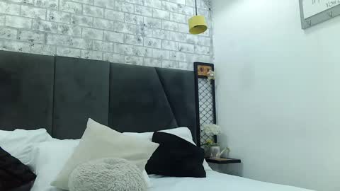 mila_adamss online show from 01.03.25