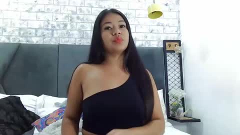 mila_adamss online show from 01.20.25