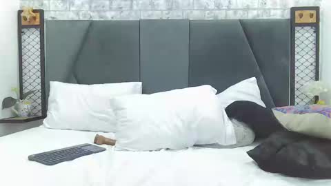 mila_adamss online show from 02.12.25